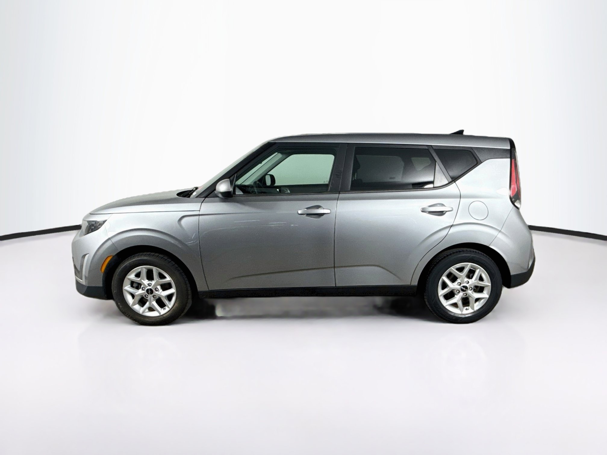 Used 2023 Kia Soul LX w/ Option Group 015 FWD image 7