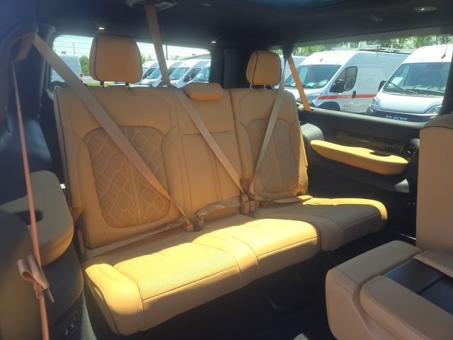 Used 2025 Jeep Grand Wagoneer L Series III w/ Rear Seat Video Group 1 AWD/4WD image 28