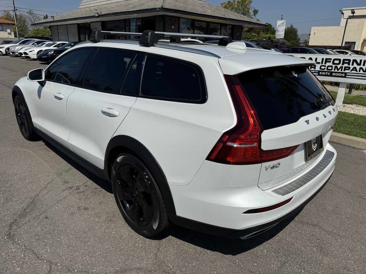 Used 2020 Volvo V60 T5 Cross Country w/ Protection Package Premier AWD/4WD image 3