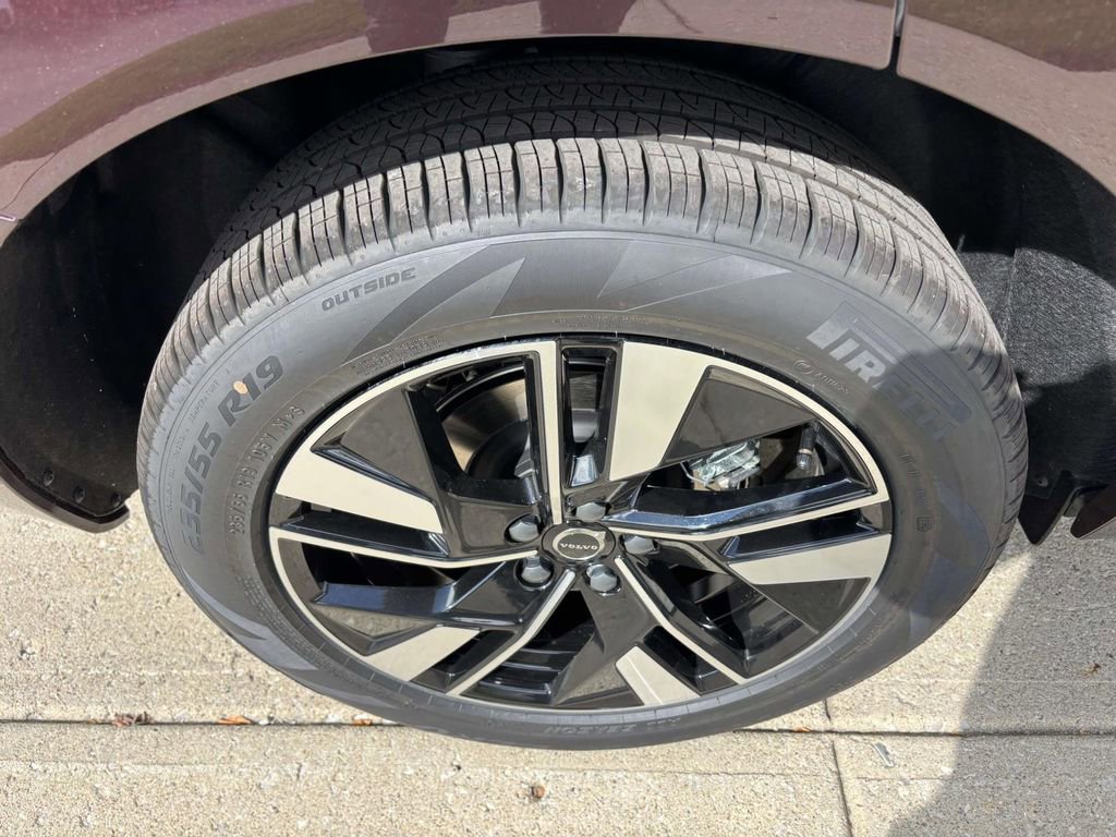 New 2026 Volvo XC60 B5 Plus w/ Protection Package Premier image 10