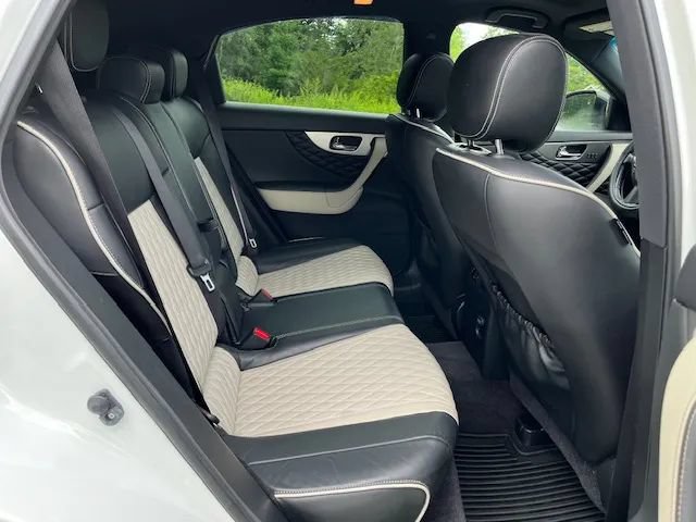 Used 2017 INFINITI QX70 AWD w/ Limited Package image 18