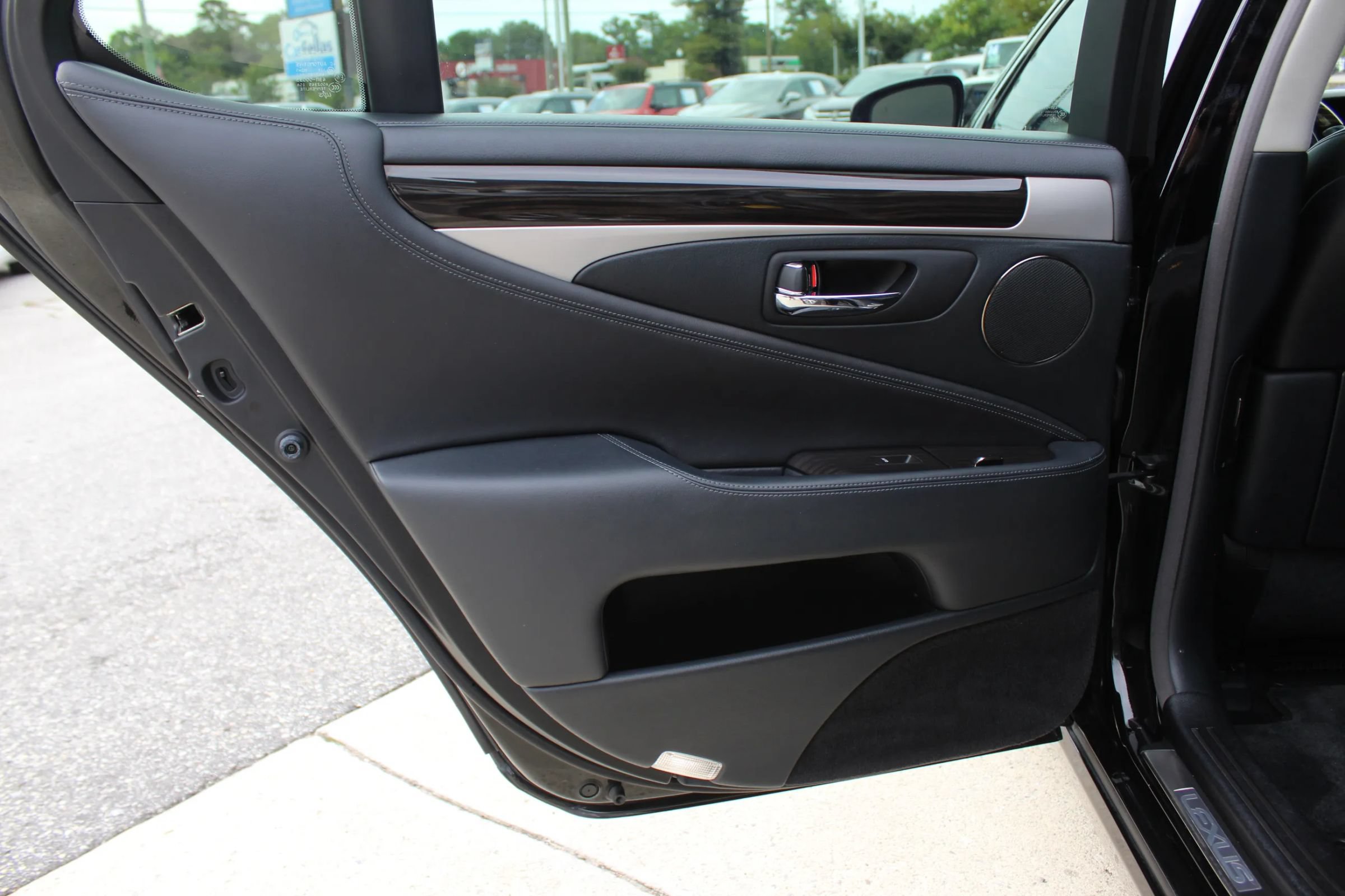 Used 2015 Lexus LS 460 AWD w/ Comfort Package image 22