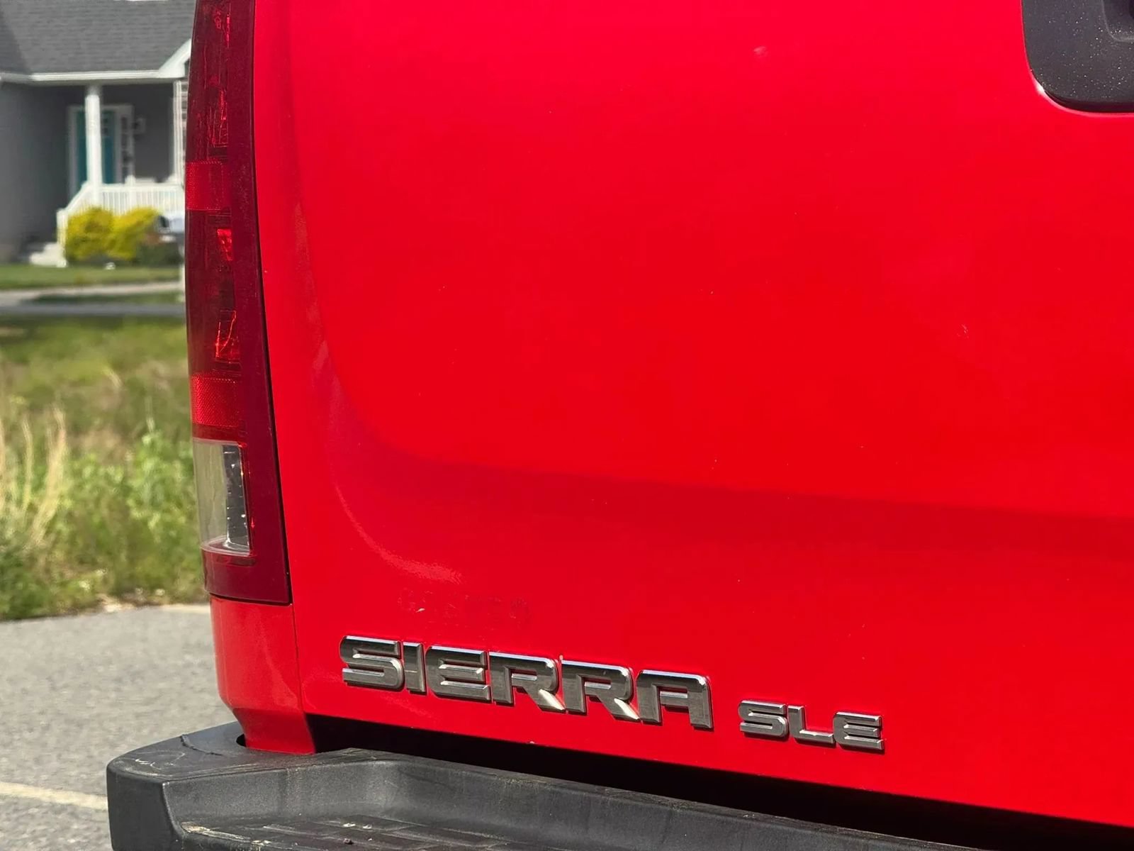 Used 2011 GMC Sierra 2500 SLE w/ SLE Preferred Package AWD/4WD image 9