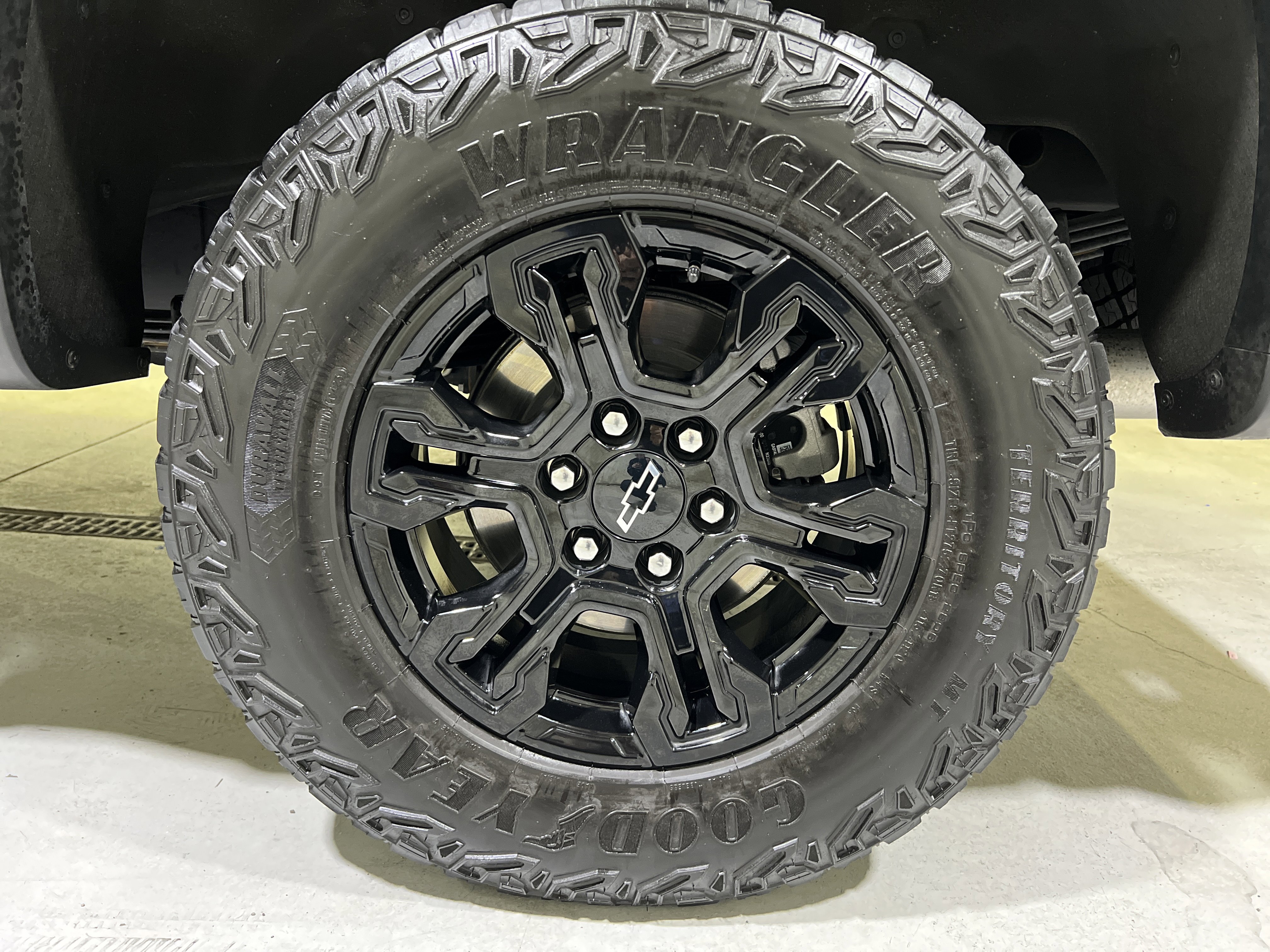Used 2023 Chevrolet Silverado 1500 ZR2 w/ Technology Package AWD/4WD image 13