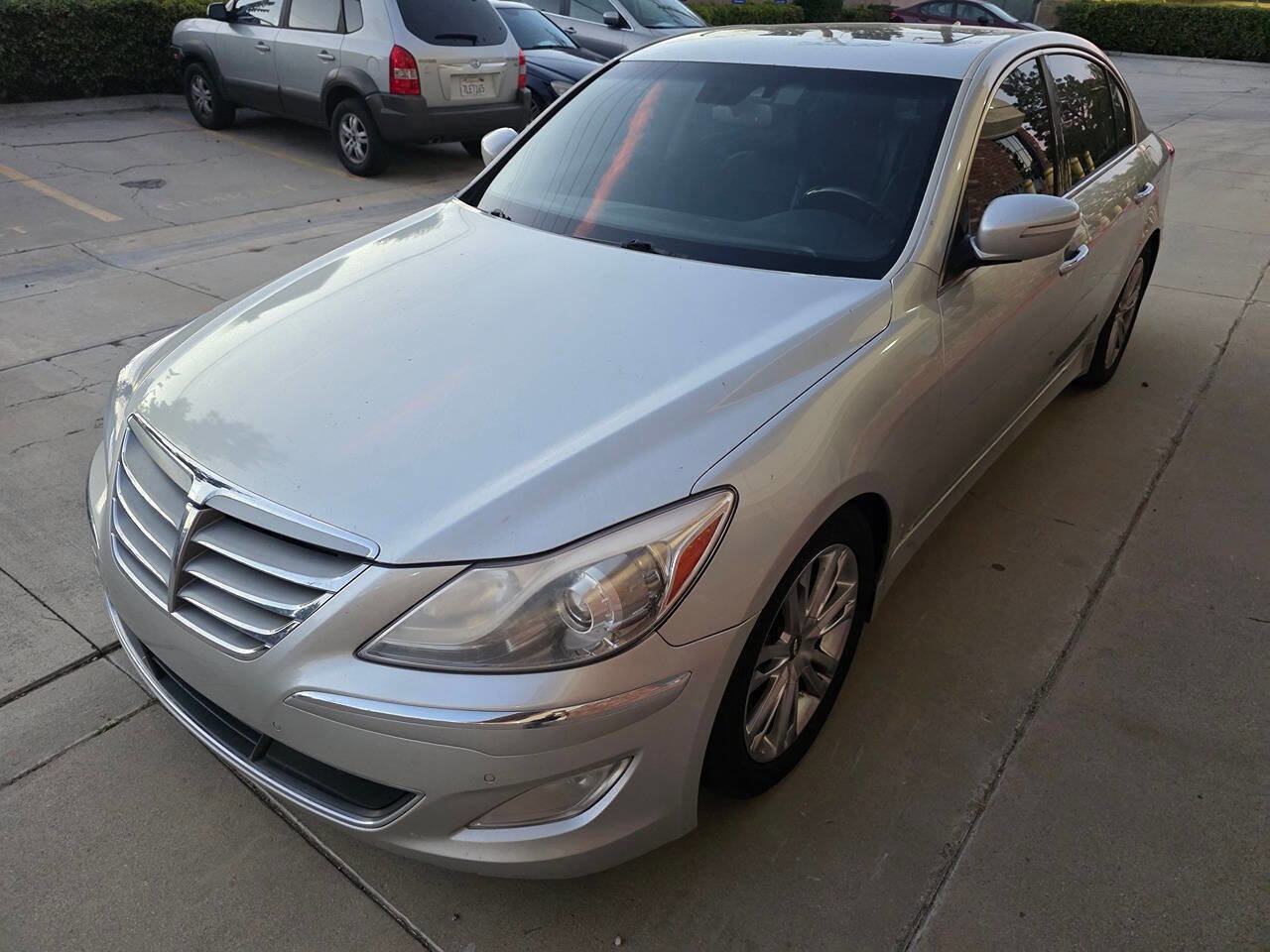 Used 2012 Hyundai Genesis 4.6 image 3