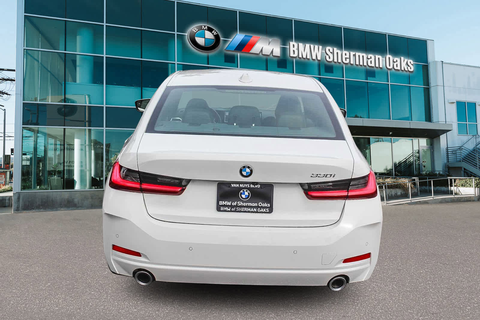 Used 2025 BMW 330i Sedan w/ Convenience Package image 5