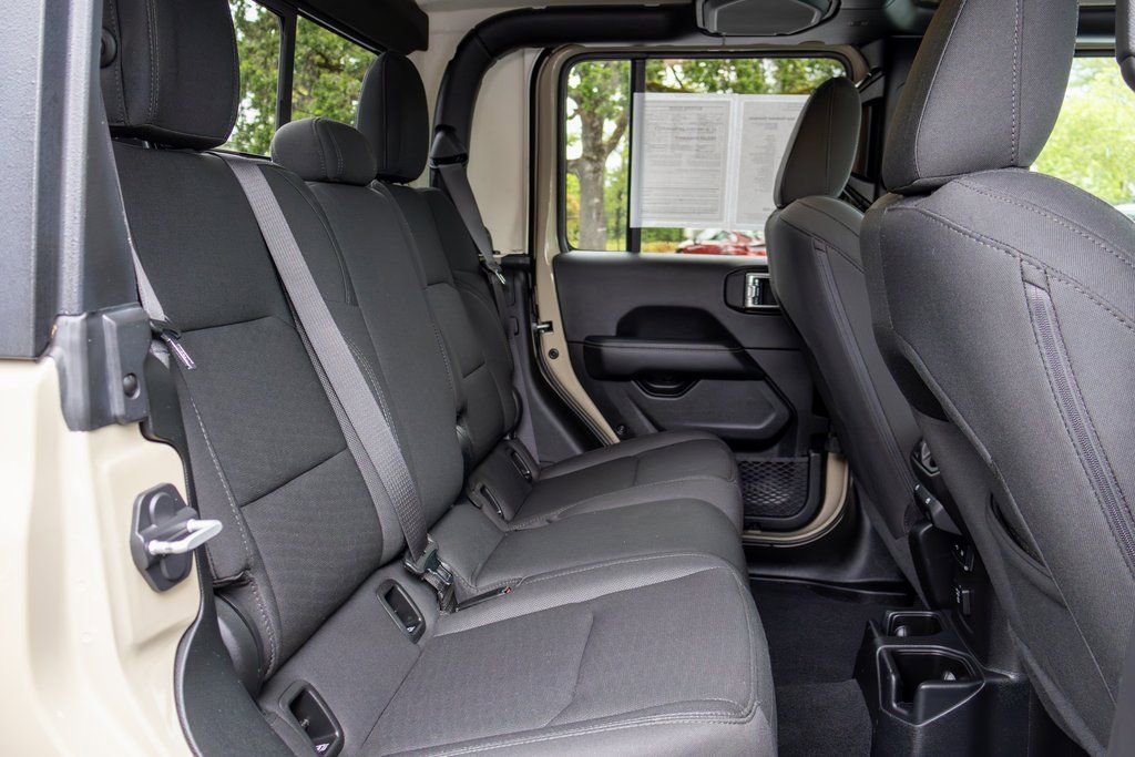 Used 2020 Jeep Gladiator Overland image 13