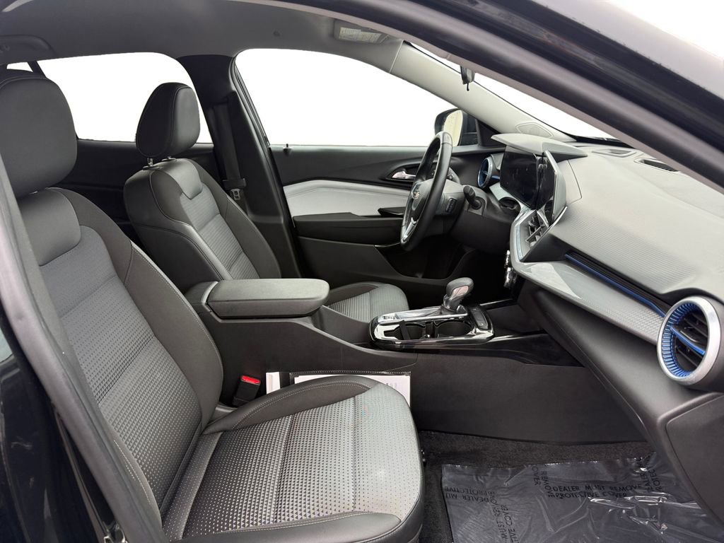 Certified 2024 Chevrolet Trax LT w/ LT Convenience Package image 17