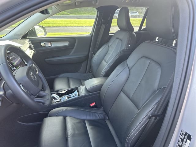 Used 2023 Volvo XC40 B5 Plus w/ Protection Package Premier image 16
