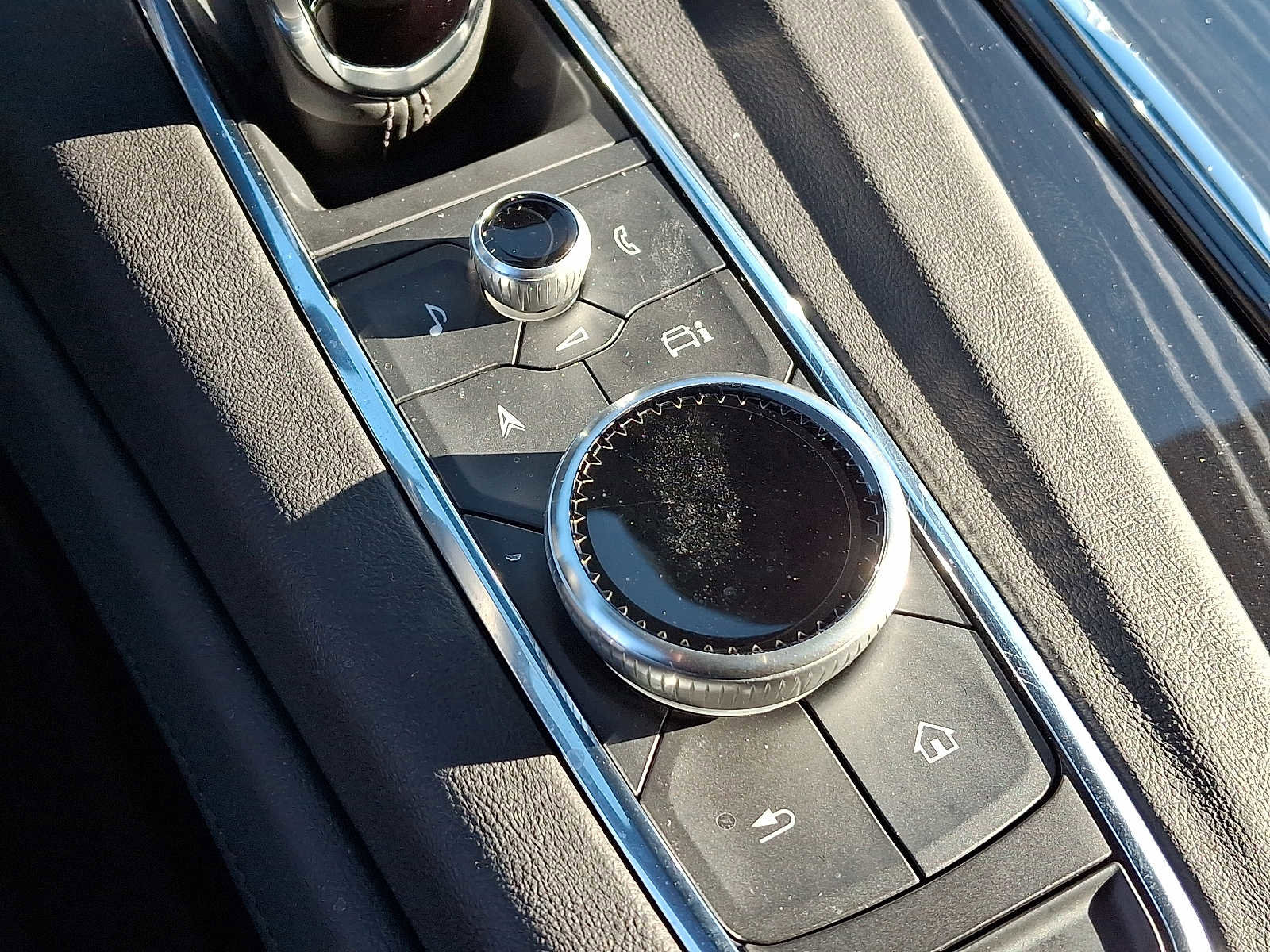 Used 2024 Cadillac Escalade Sport w/ LPO, ONYX Package image 26