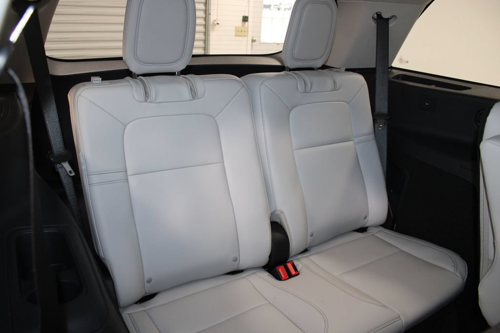 New 2026 Lincoln Aviator 2WD w/ Jet Appearance Package image 33