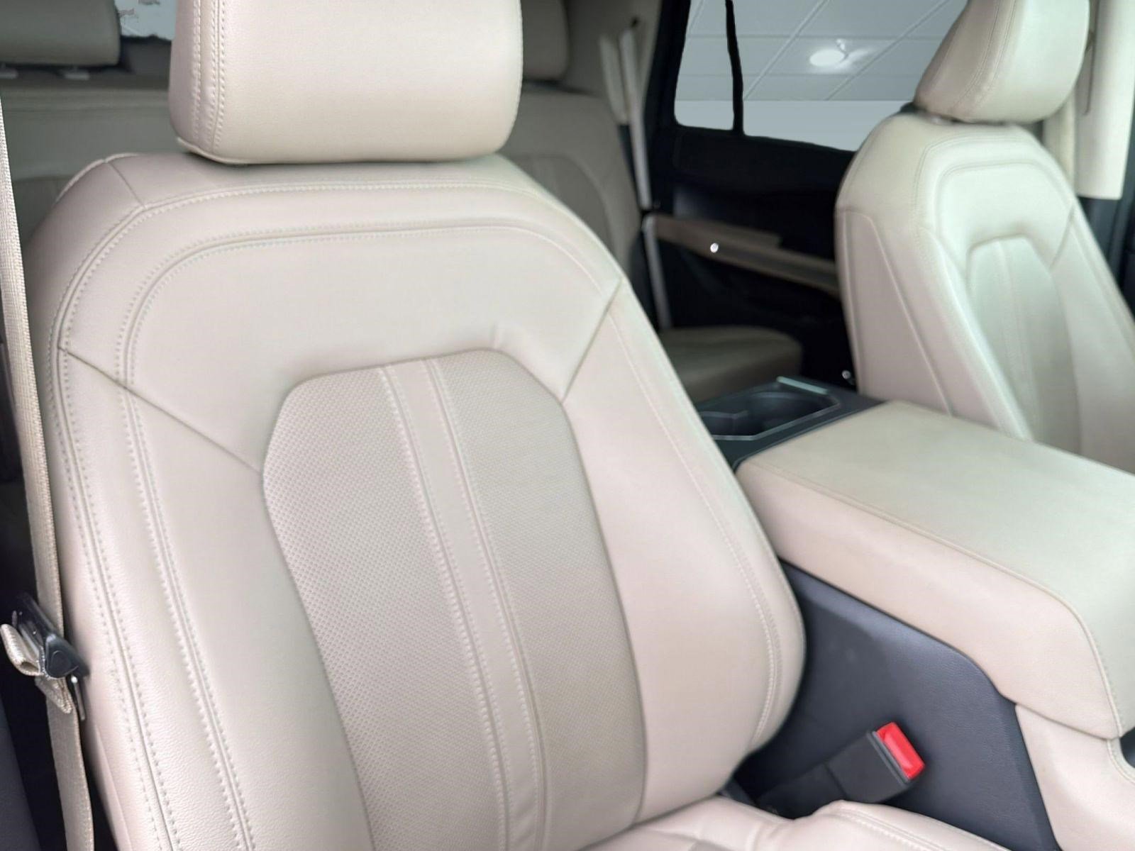 Used 2023 Ford Expedition Limited image 25