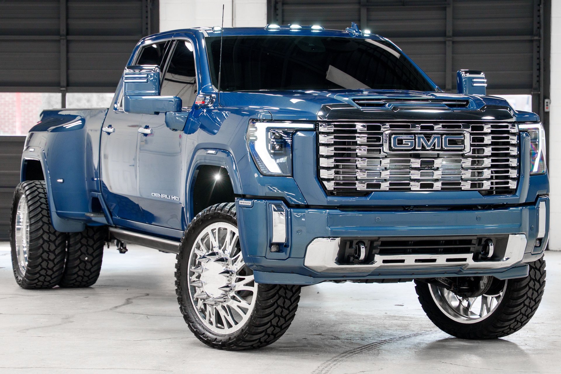 Used 2026 GMC Sierra 3500 Denali w/ Denali Reserve Package AWD/4WD image 3