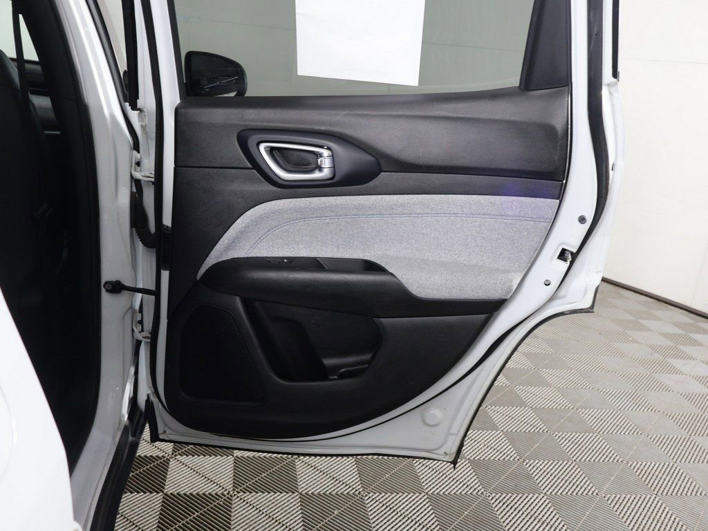 Used 2023 Jeep Compass Latitude image 23