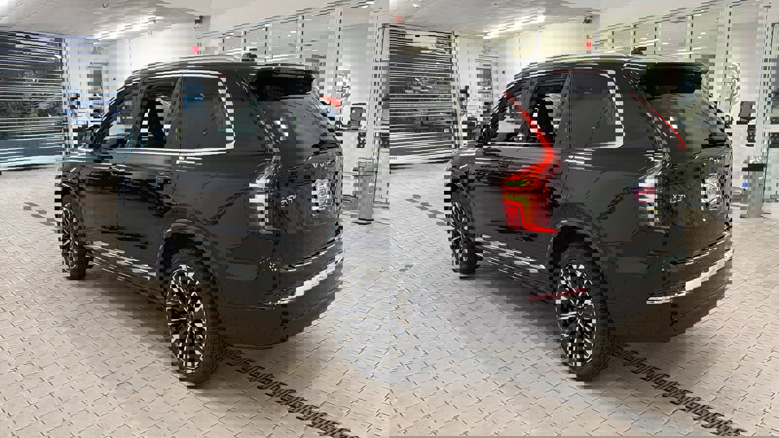 New 2026 Volvo XC90 B6 Plus w/ Protection Package Premier image 7