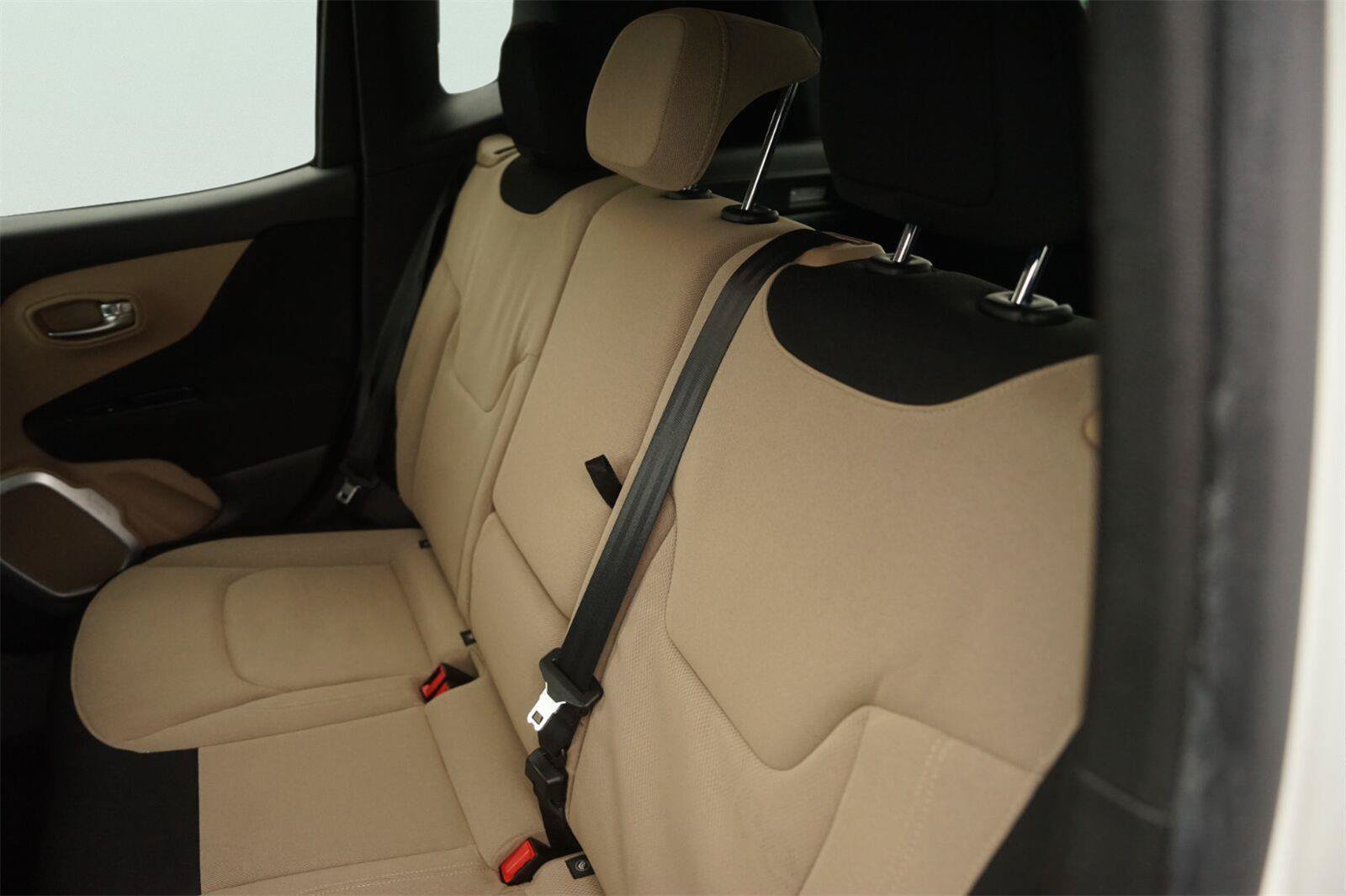 Used 2015 Jeep Renegade Latitude w/ Popular Equipment Group FWD image 13