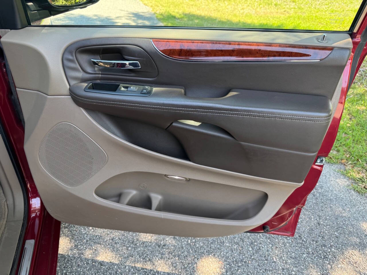 Used 2013 Chrysler Town & Country Touring-L w/ Entertainment Group #2 FWD image 47