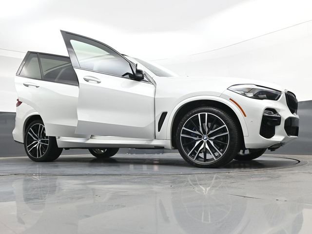Used 2021 BMW X5 xDrive40i w/ M Sport Package AWD/4WD image 30