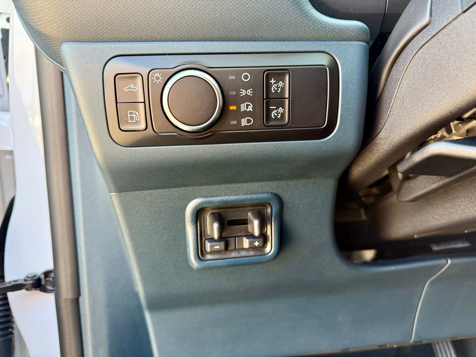 New 2025 Ford Maverick XL w/ Equipment Group 101A image 29