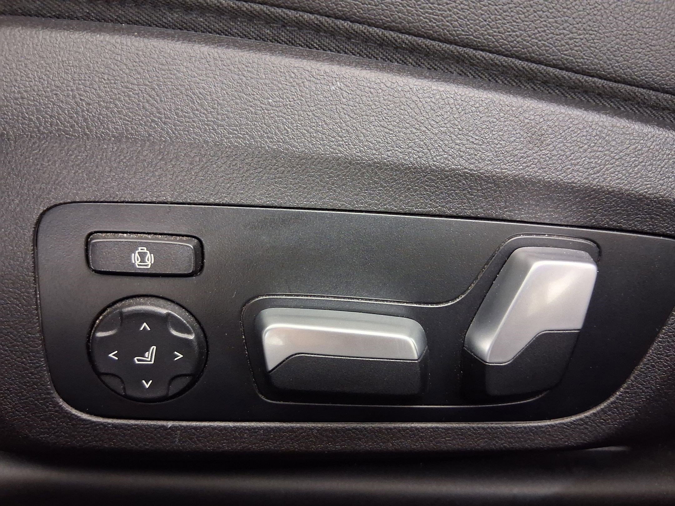 Used 2020 BMW 330i Sedan w/ Convenience Package image 13