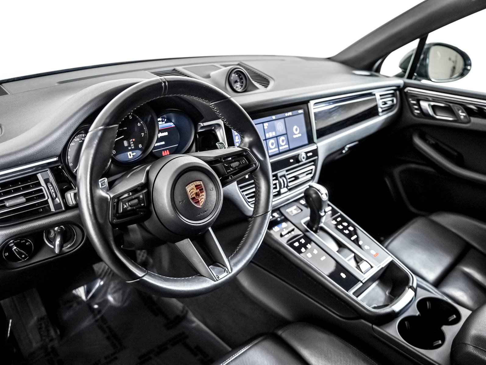 Certified 2022 Porsche Macan AWD/4WD image 4