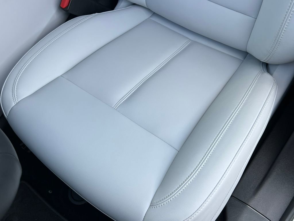 New 2026 Cadillac Optiq Sport 1 w/ LPO, Floor Liner Package AWD/4WD image 10