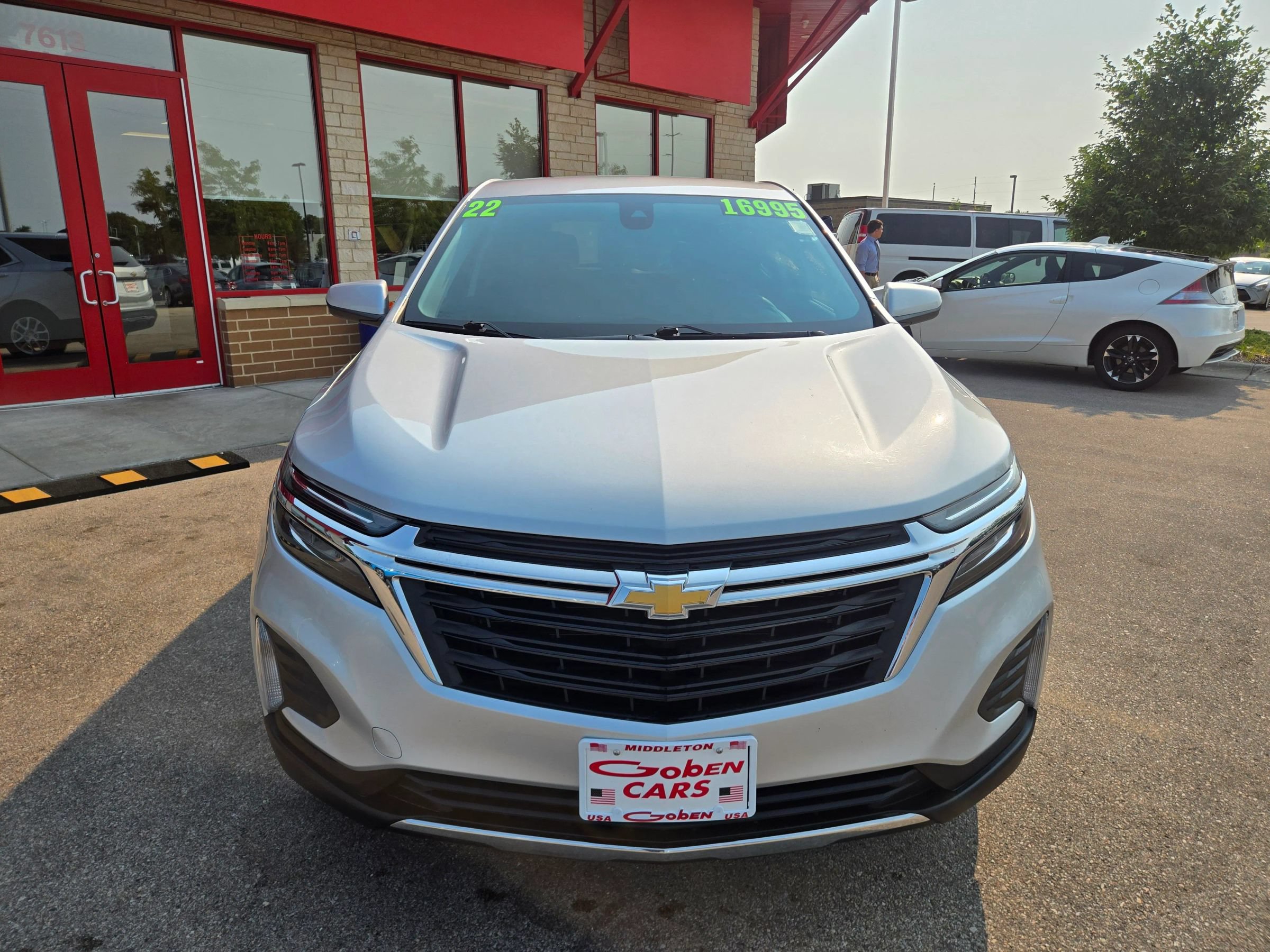 Used 2022 Chevrolet Equinox LT FWD image 2