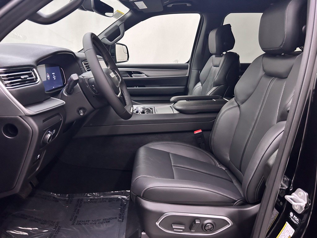 New 2026 Jeep Grand Wagoneer Limited w/ 8-Passenger Seating Package AWD/4WD image 12