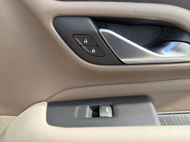Used 2022 GMC Yukon XL Denali image 16