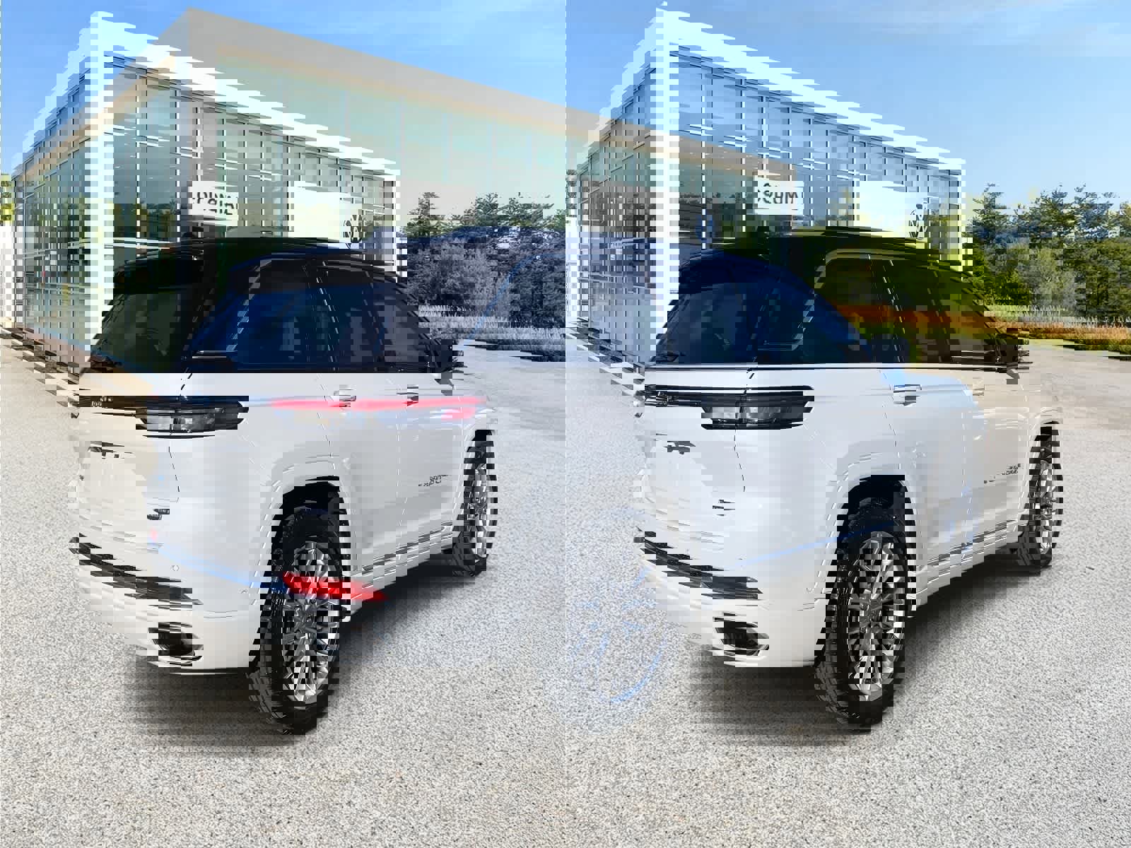 Used 2023 Jeep Grand Cherokee Summit image 5