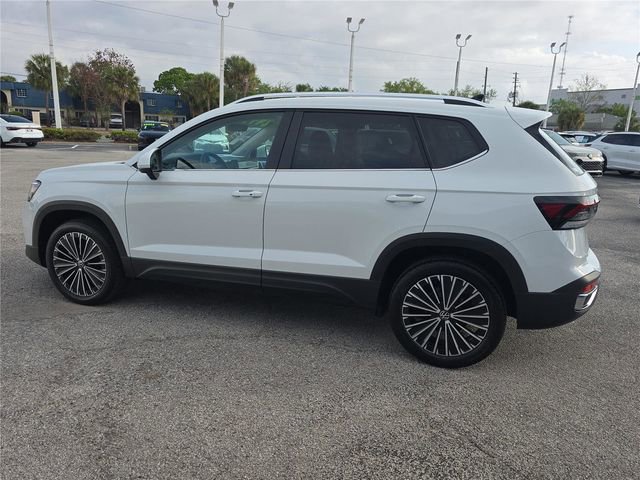 Used 2025 Volkswagen Taos SE image 5