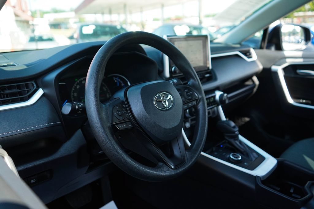 Used 2025 Toyota RAV4 XLE AWD/4WD image 5