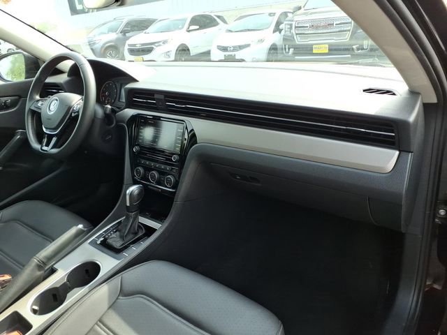 Used 2021 Volkswagen Passat 2.0T SE FWD image 16