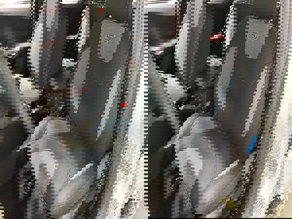 Used 2017 Ford Focus ST image 25