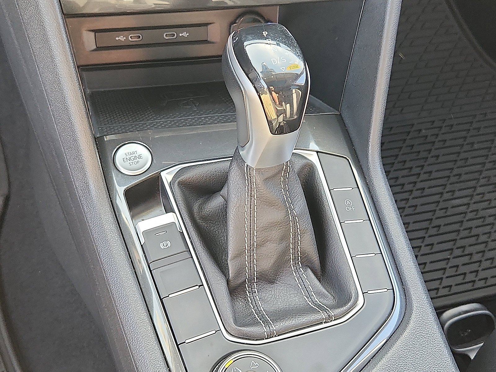 Used 2022 Volkswagen Tiguan SE image 15