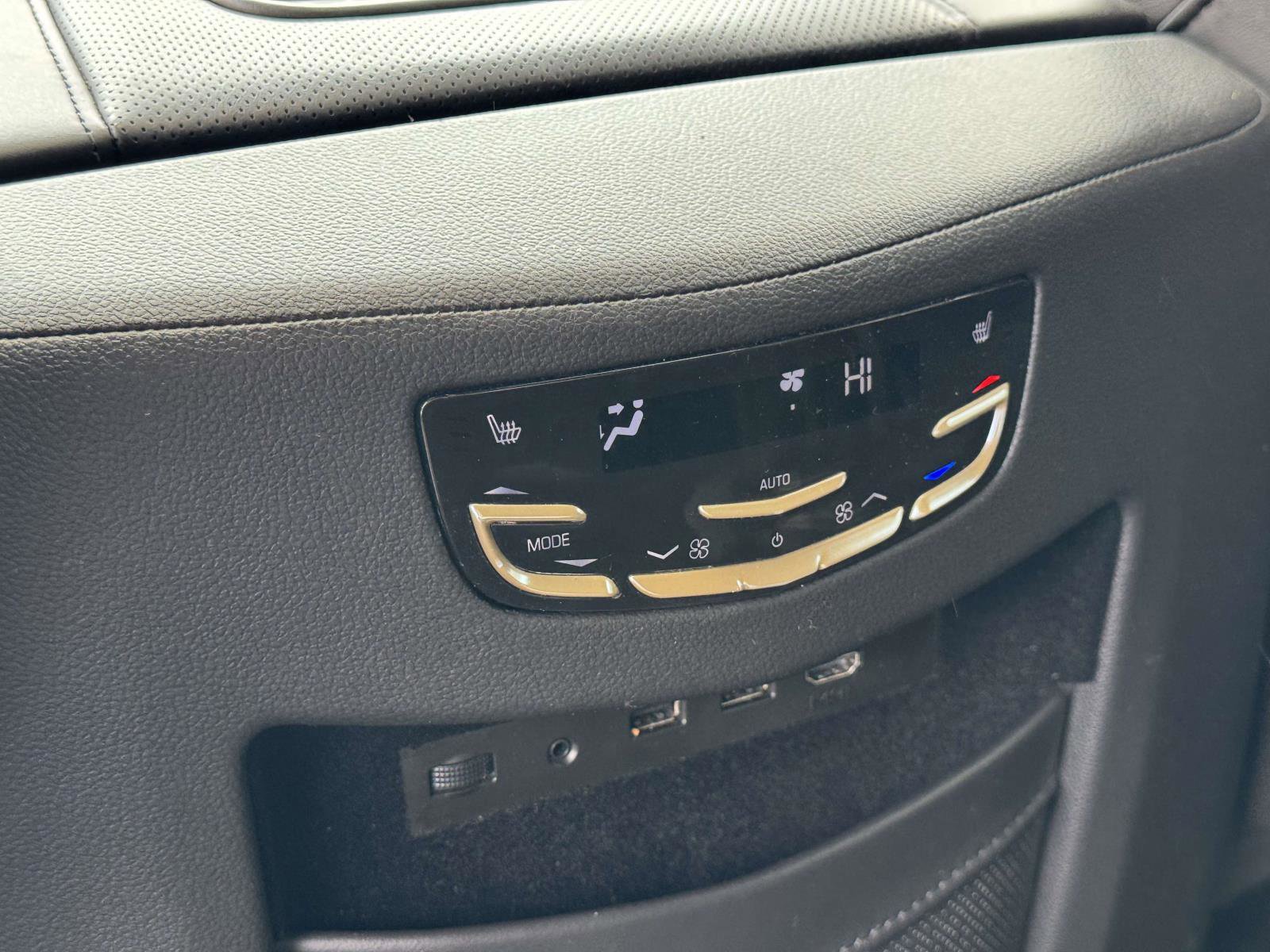 Used 2019 Cadillac Escalade Platinum AWD/4WD image 10