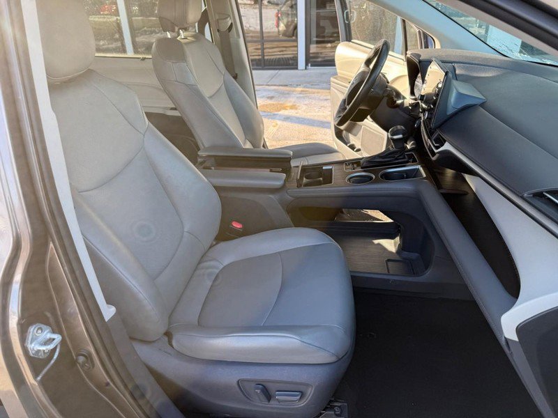 Used 2021 Toyota Sienna XLE image 19