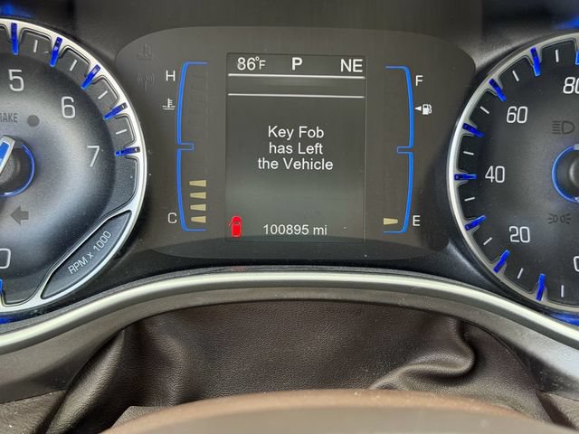 Used 2017 Chrysler Pacifica Touring w/ Tire & Wheel Group FWD image 18