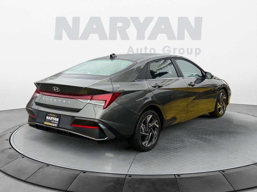 Used 2025 Hyundai Elantra SEL image 7