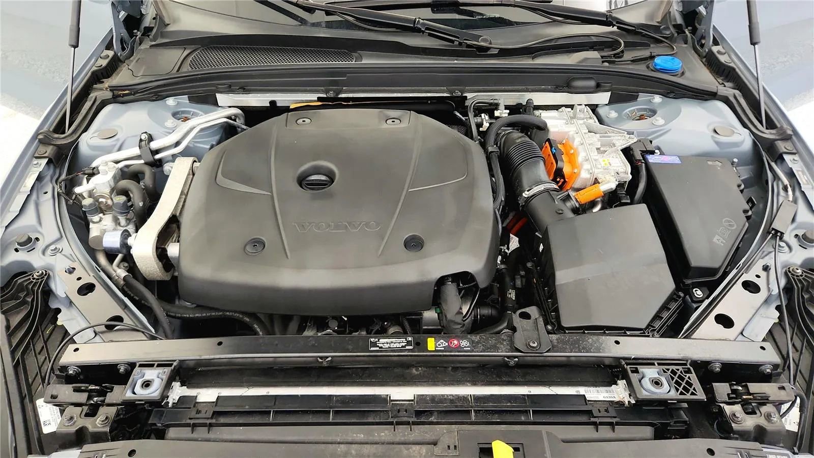 Used 2023 Volvo S60 T8 Plus image 20