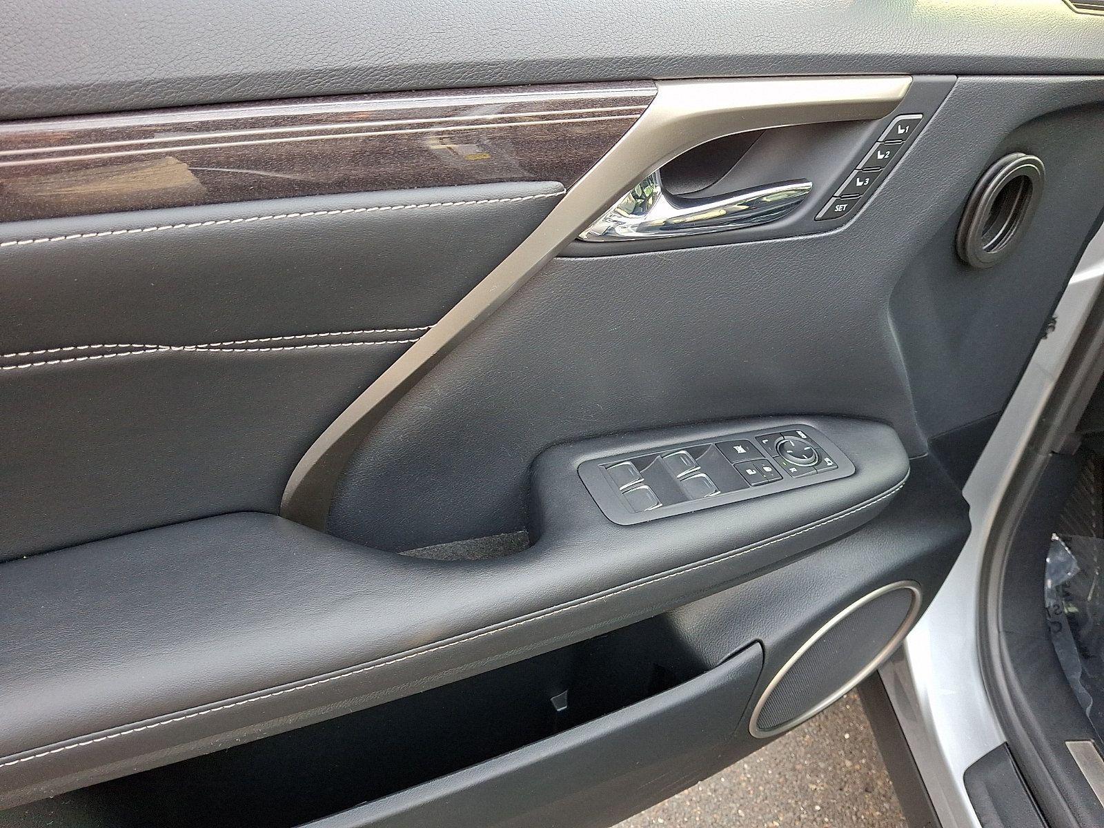 Used 2022 Lexus RX 450hL Luxury w/ Cold Area Package (CT) AWD/4WD image 12