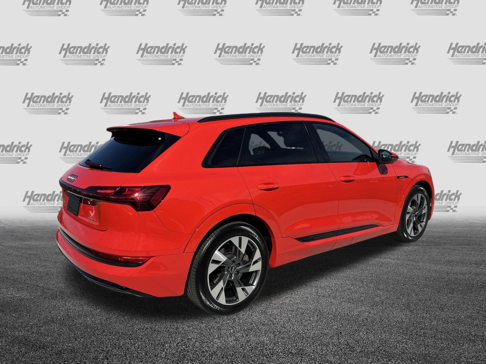 Used 2022 Audi e-tron Premium w/ Convenience Plus Package image 10