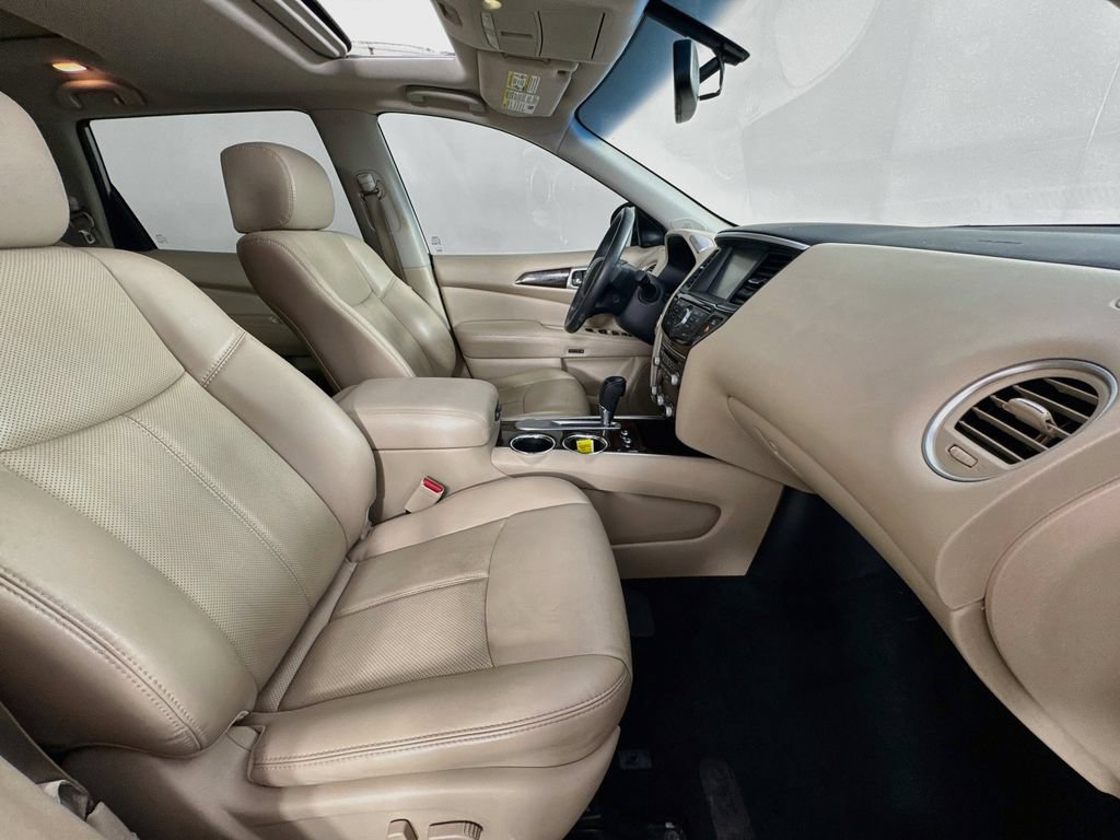 Used 2016 Nissan Pathfinder Platinum w/ Family Entertainment Package FWD image 40