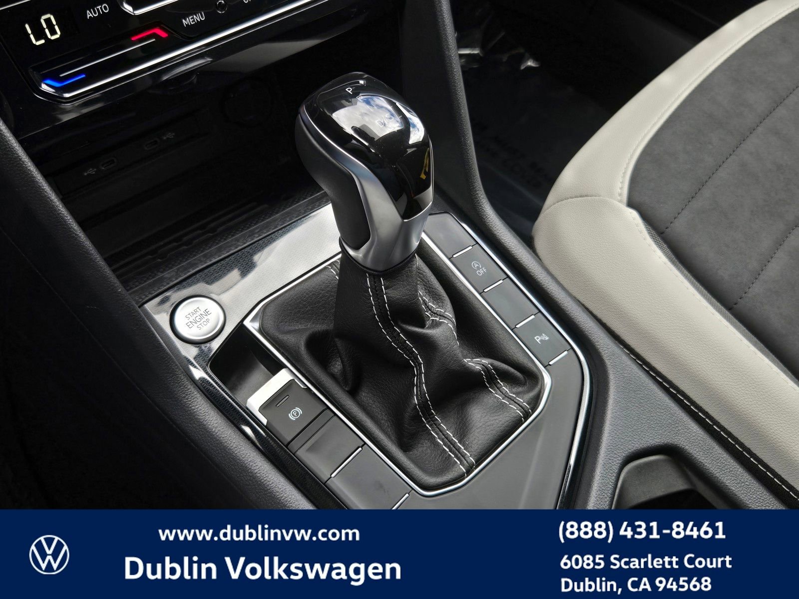 Used 2025 Volkswagen Taos SE FWD image 17