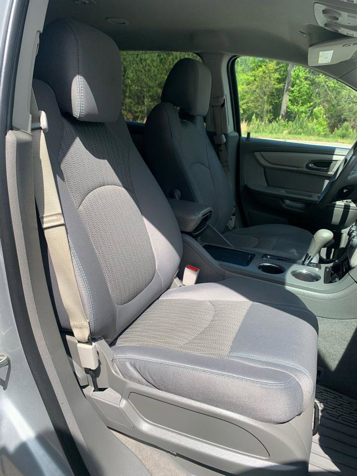 Used 2017 Chevrolet Traverse LS FWD image 9