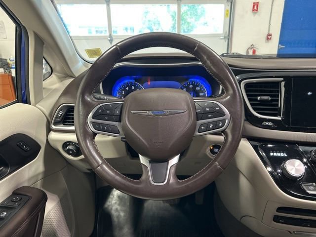 Used 2020 Chrysler Pacifica Touring-L Plus w/ Advanced Safetytec Group FWD image 16