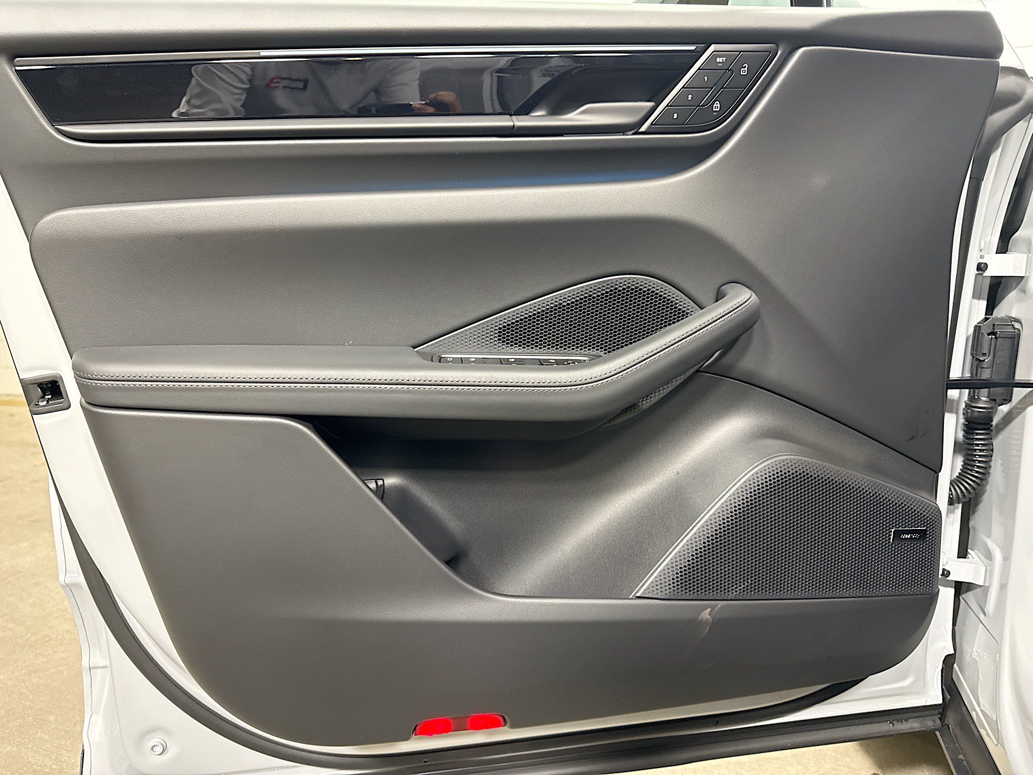 Certified 2026 Porsche Macan Electric RWD image 22