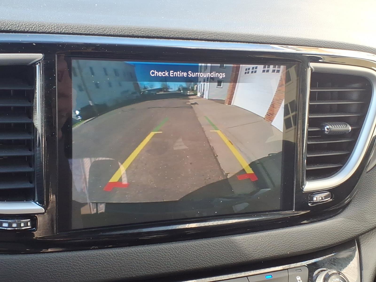 Used 2025 Chrysler Pacifica Select FWD image 13