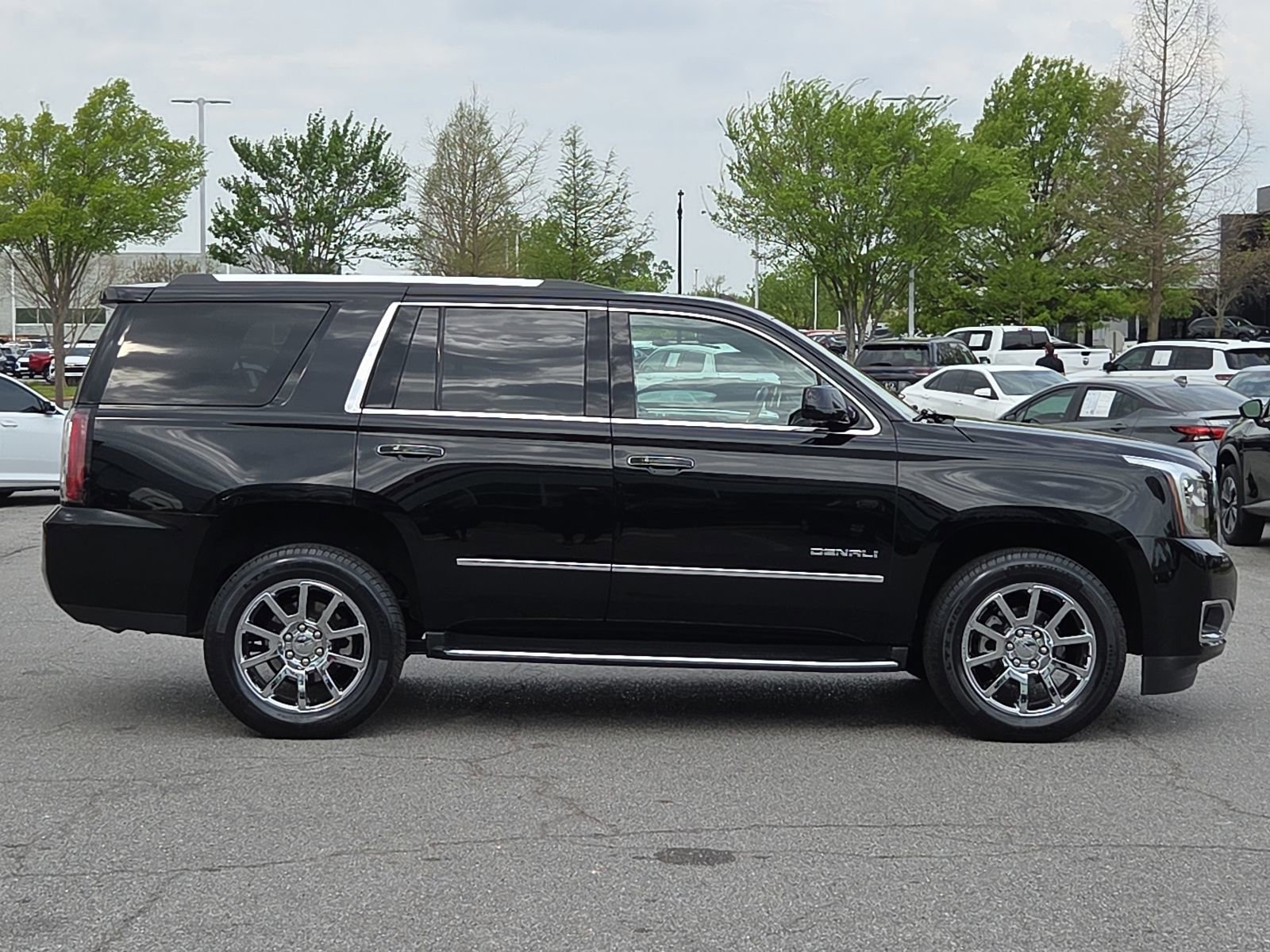 Used 2017 GMC Yukon Denali image 6