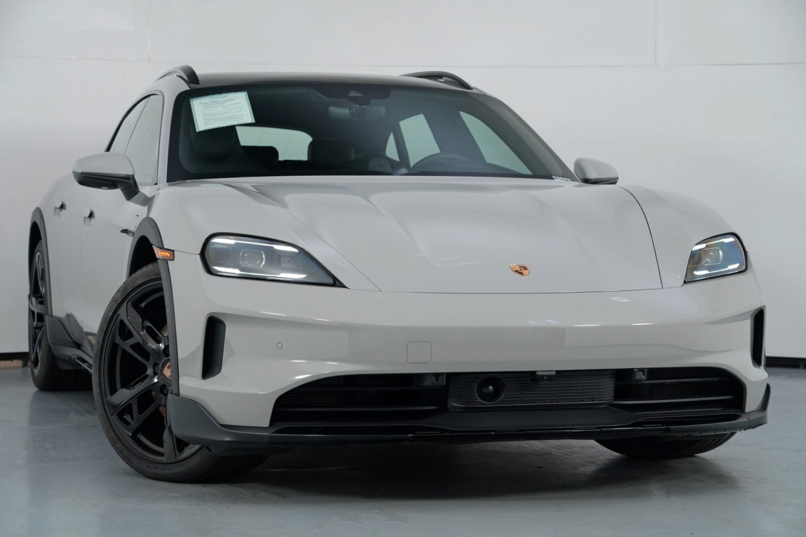 Used 2025 Porsche Taycan 4S w/ Premium Package image 4